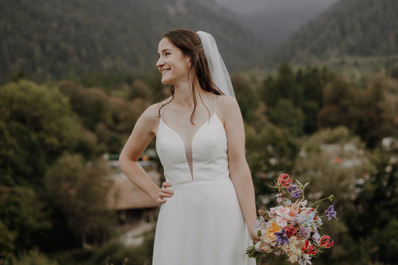 22 rene cerny hochzeitsfotograf tegernsee muenchen schliersee affter wedding alm braut shooting brautstrauss content 03