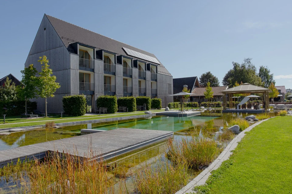Lenderstuben Balzhausen — Stadel, Hotel und Naturpool