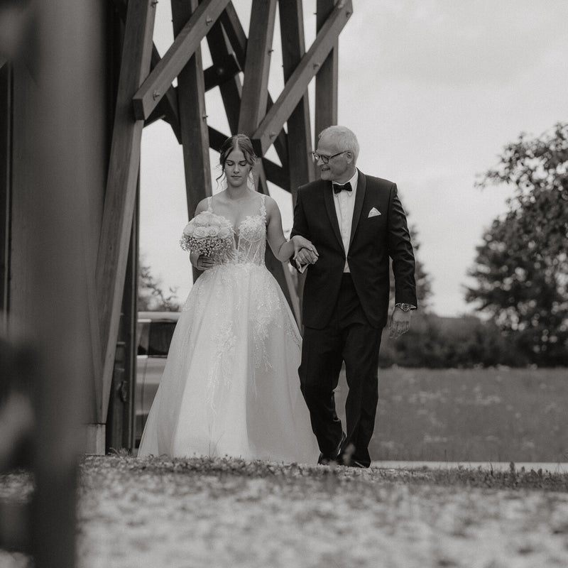 Natürliches Brautpaarshooting bei einer Hochzeit im Allgäu